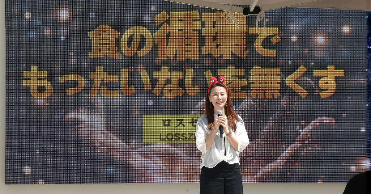ヘルスケアステージでプレゼンする文社長